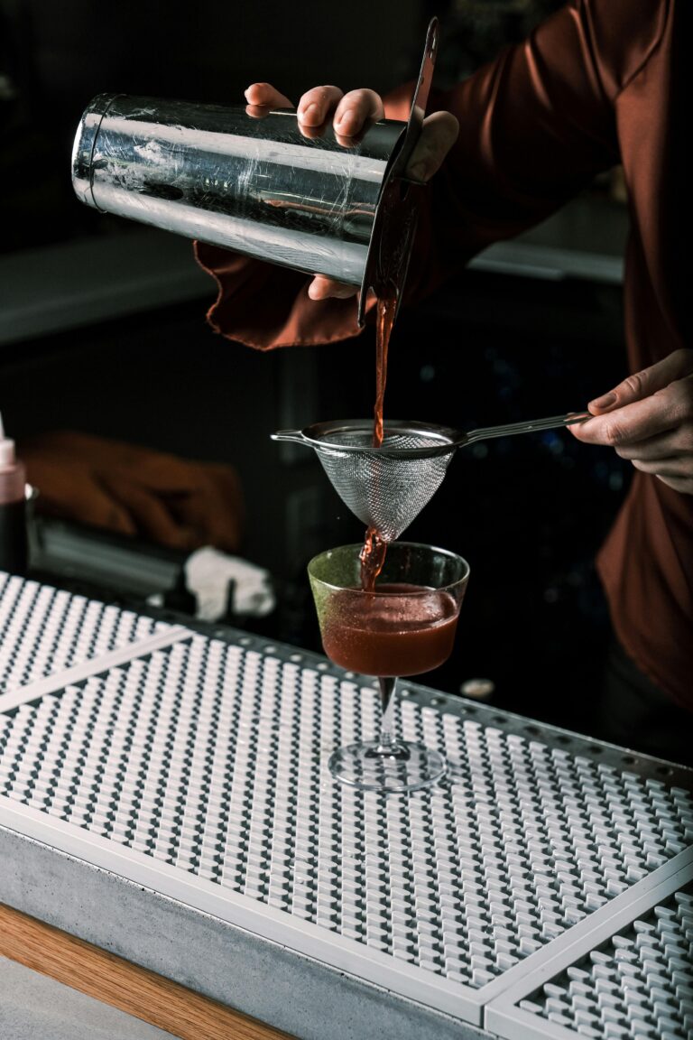 Crafting Unforgettable Bar Experiences: Cocktails, Atmosphere, and Service That Keep Guests Returning